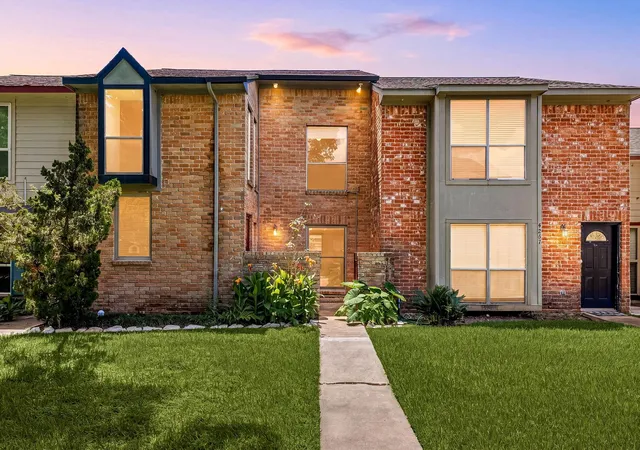 Photo 2 of Townhouse for sale at 9263 Westwood Village Dr #50, Houston, TX 77036 | MLS# 39228871 | Listing updated on 2026-09-23