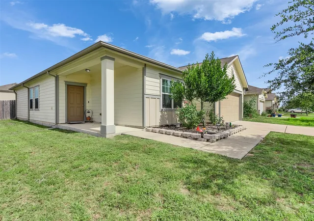 Photo 1 of Single family home for sale at 1001 Banyon Tree Ln, Brookshire, TX 77423 | MLS# 11816781 | Listing updated on 2026-08-28