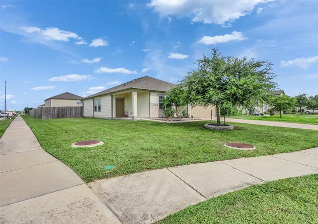 Photo 3 of Single family home for sale at 1001 Banyon Tree Ln, Brookshire, TX 77423 | MLS# 11816781 | Listing updated on 2026-08-28