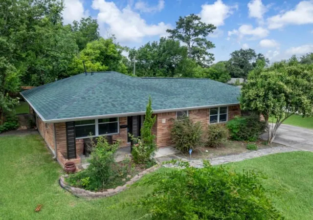 Photo 2 of Sale Pending at 10406 Woodwind Dr, Houston, TX 77025 | MLS# 82573454 | Listing updated on 2026-08-21