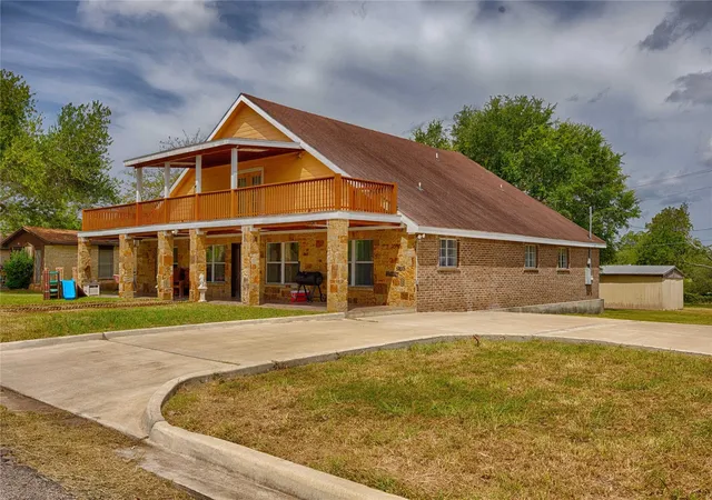 1st image of 113 Thiele Dr, Yoakum, TX 77995 | MLS# 77672454