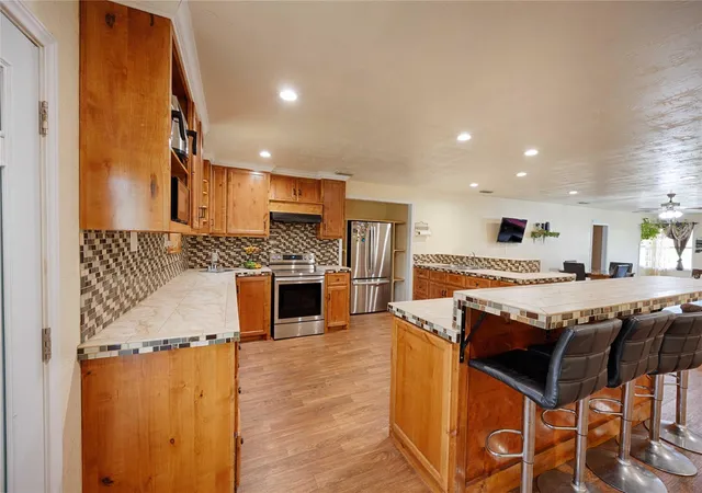 2nd image of 113 Thiele Dr, Yoakum, TX 77995 | MLS# 77672454