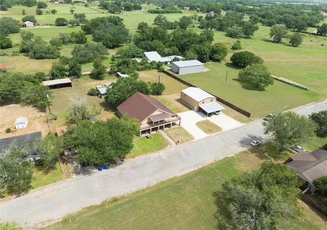 30th image of 113 Thiele Dr, Yoakum, TX 77995 | MLS# 77672454