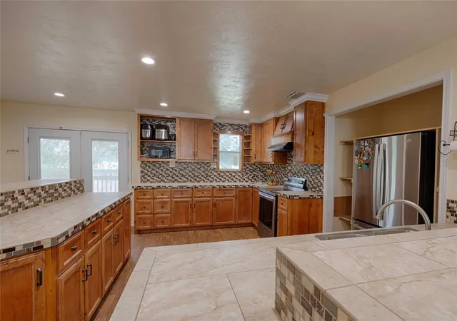 Photo 2 of Single family home for sale at 113 Thiele Dr, Yoakum, TX 77995 | MLS# 77672454 | Listing updated on 2026-09-08