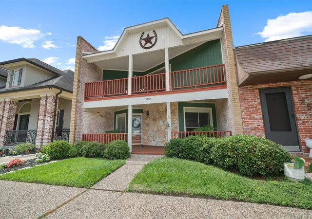 Homes for sale in Pearland, TX | 2504 Country Club Dr, Pearland, TX 77581 | MLS# 58328090