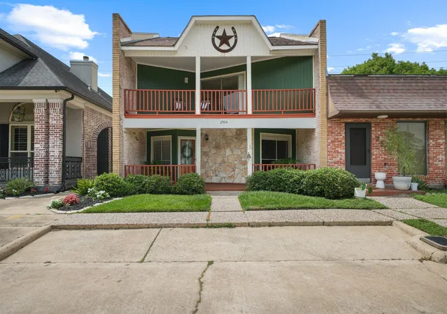 Homes for sale in Pearland, TX | 2504 Country Club Dr, Pearland, TX 77581 | MLS# 58328090