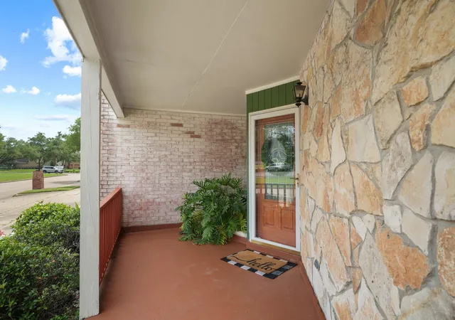 Homes for sale in Pearland, TX | 2504 Country Club Dr, Pearland, TX 77581 | MLS# 58328090