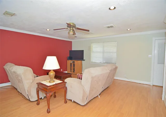 Homes for sale in Pasadena, TX | 2719 Sweetgum St, Pasadena, TX 77502 | MLS# 30975888