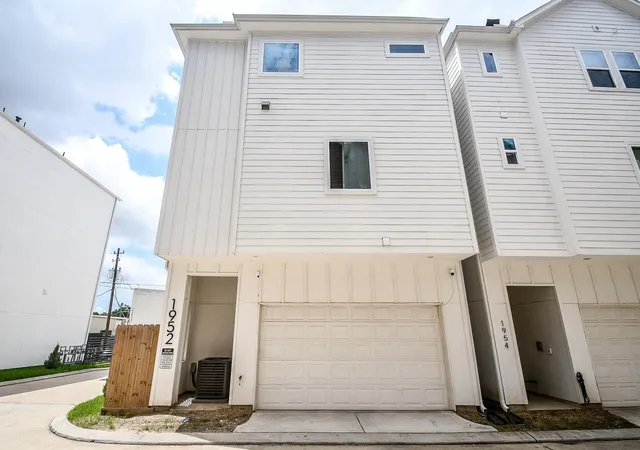 Photo 2 of Single family home for sale at 1952 Purswell Rd, Houston, TX 77055 | MLS# 33263115 | Listing updated on 2026-07-20