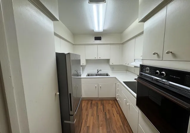 Listing Photo 4 - Condo for sale in building located at 2600 Bellefontaine St, Houston, TX 77025 - Unit #A18