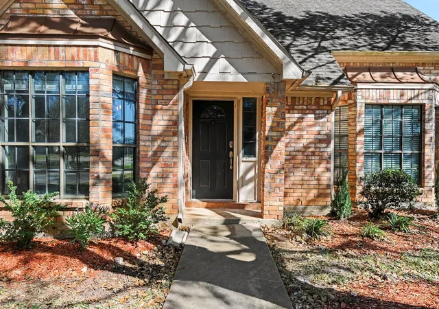 Photo 3 of Sale Pending at 930 Bent Crk Ct, Richmond, TX 77406 | MLS# 51673375 | Listing updated on 2026-10-09