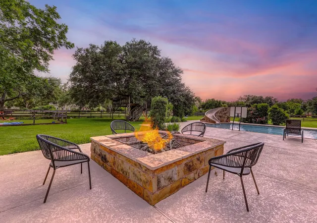 4th image of 3807 Westerdale Dr, Fulshear, TX 77441 | MLS# 94823268