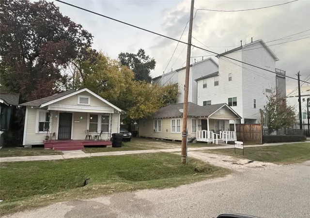 Photo 1 of Land for sale at 1306 Summer St, Houston, TX 77007 | MLS# 37485398 | Listing updated on 2026-08-18