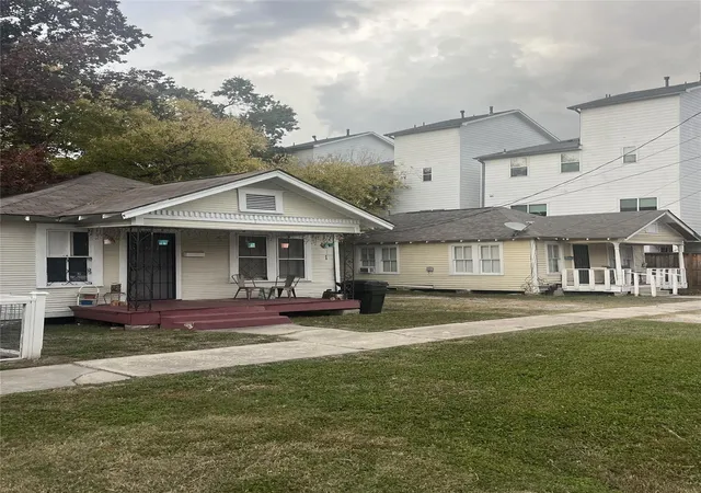 Photo 2 of Land for sale at 1306 Summer St, Houston, TX 77007 | MLS# 37485398 | Listing updated on 2026-08-18