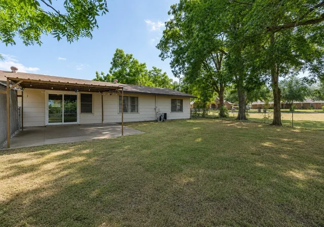 11th image of 1601 Alston Dr, Waco, TX 76705 | MLS# 22463410