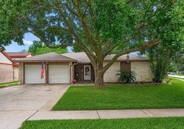 Photo 2 of Sale Pending at 21302 Bridgepoint Ln, Spring, TX 77388 | MLS# 27676950 | Listing updated on 2026-09-14