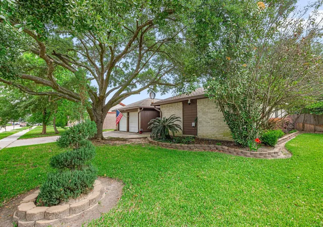 Photo 3 of Sale Pending at 21302 Bridgepoint Ln, Spring, TX 77388 | MLS# 27676950 | Listing updated on 2026-09-14