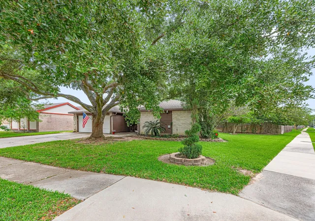 Photo 3 of Sale Pending at 21302 Bridgepoint Ln, Spring, TX 77388 | MLS# 27676950 | Listing updated on 2026-09-14
