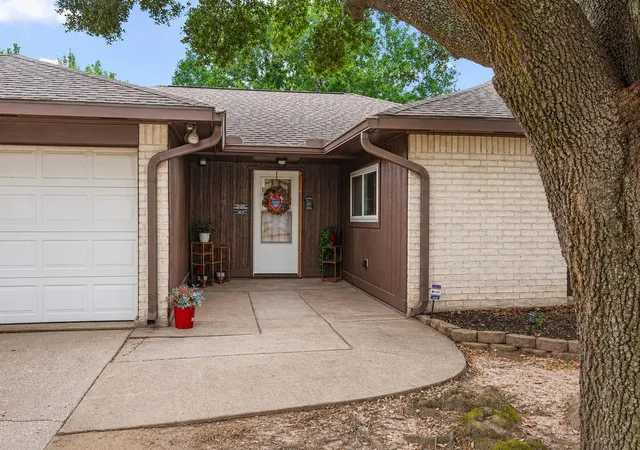 Photo 4 of Sale Pending at 21302 Bridgepoint Ln, Spring, TX 77388 | MLS# 27676950 | Listing updated on 2026-09-14