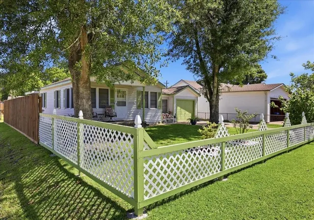 Homes for sale in West Orange, TX | 3006 Western Ave, West Orange, TX 77630 | MLS# 89130296