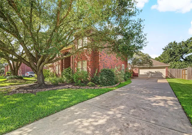 Photo 2 of Single family home for sale at 1707 Brill Dr, Friendswood, TX 77546 | MLS# 50626801 | Listing updated on 2026-09-20