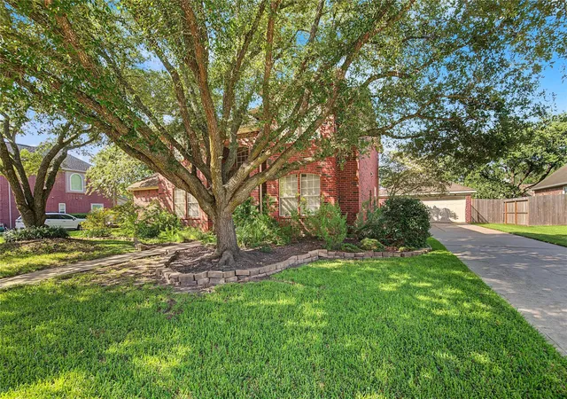 Photo 3 of Single family home for sale at 1707 Brill Dr, Friendswood, TX 77546 | MLS# 50626801 | Listing updated on 2026-09-20