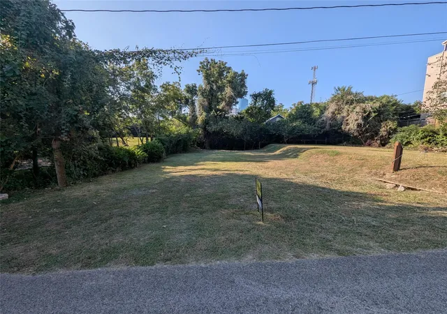 Photo 1 of Land for sale at 0 Edwards St, Houston, TX 77007 | MLS# 92975788 | Listing updated on 2026-05-11