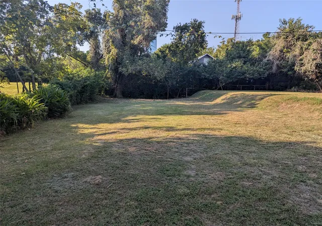 Photo 2 of Land for sale at 0 Edwards St, Houston, TX 77007 | MLS# 92975788 | Listing updated on 2026-05-11