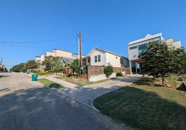 Photo 3 of Land for sale at 0 Edwards St, Houston, TX 77007 | MLS# 92975788 | Listing updated on 2026-05-11