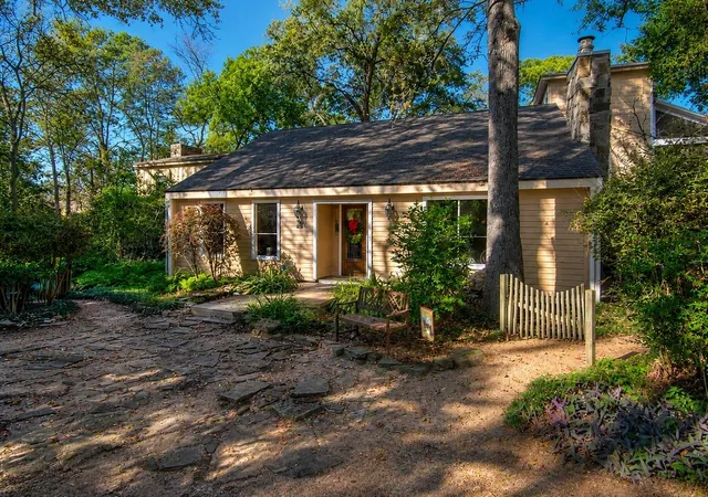 Photo 1 of Single family home for sale at 1 Holly Tree Ln, Spring, TX 77373 | MLS# 2535731 | Listing updated on 2026-07-24