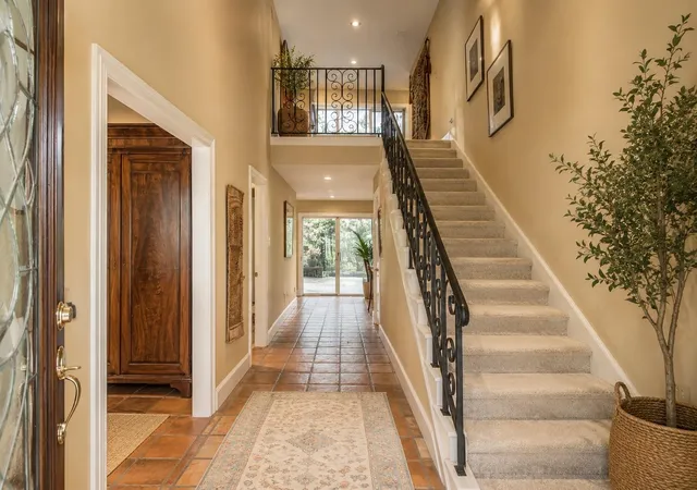 Photo 3 of Single family home for sale at 1 Holly Tree Ln, Spring, TX 77373 | MLS# 2535731 | Listing updated on 2026-07-24