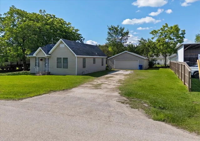 21st image of 104 Avenue E, Highlands, TX 77562 | MLS# 66185005