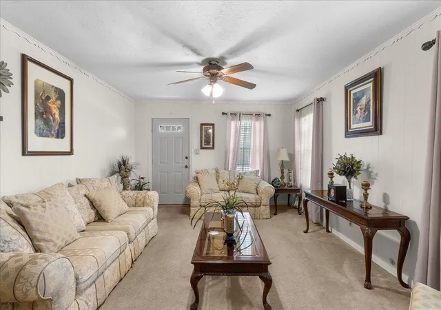 4th image of 104 Avenue E, Highlands, TX 77562 | MLS# 66185005