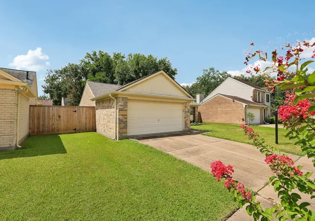 2nd image of 4406 Alamo Ave, Sugar Land, TX 77479 | MLS# 60263951