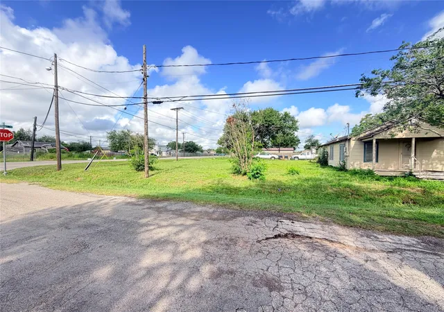 2nd image of 101 Carl St, Refugio, TX 78377 | MLS# 28628062