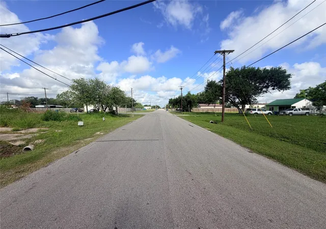 5th image of 101 Carl St, Refugio, TX 78377 | MLS# 28628062