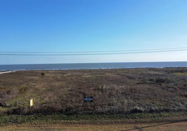 4th image of 952 Steinhagen Dr, Gilchrist, TX 77617 | MLS# 91056743