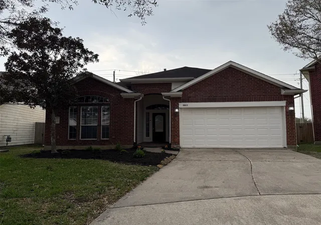 Homes for sale in Dickinson, TX | 3011 Grovewick Ln, Dickinson, TX 77539 | MLS# 56025665