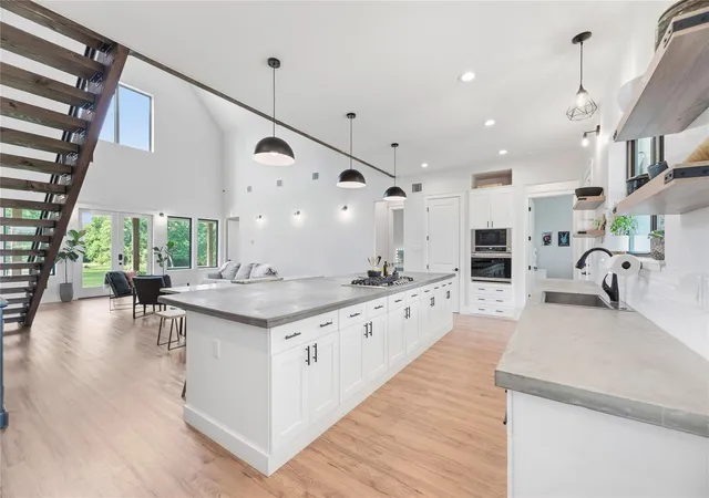 4th image of 1400 Hicks St, Tomball, TX 77375 | MLS# 8666904