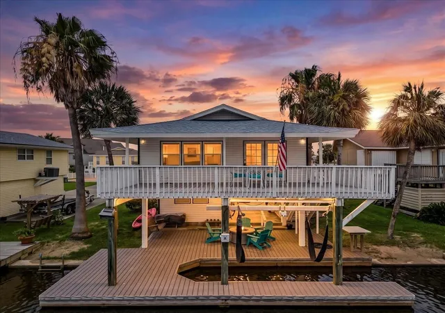 Homes for sale in Jamaica Beach, TX | 4306 Spanish Main, Jamaica Beach, TX 77554 | MLS# 69660118
