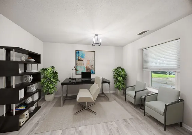 4th image of 10647 Hazelhurst Dr, Houston, TX 77043 | MLS# 75753187