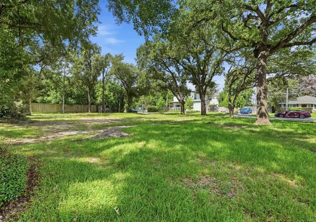 Photo 3 of Sale Pending at 6235 Queenswood Ln, Houston, TX 77008 | MLS# 97200244 | Listing updated on 2026-09-01