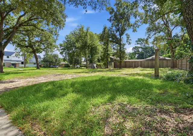 Photo 3 of Sale Pending at 6235 Queenswood Ln, Houston, TX 77008 | MLS# 97200244 | Listing updated on 2026-09-01