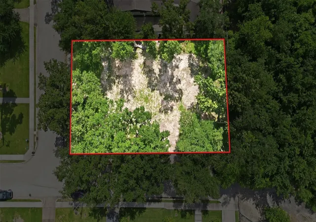 Photo 4 of Sale Pending at 6235 Queenswood Ln, Houston, TX 77008 | MLS# 97200244 | Listing updated on 2026-09-01