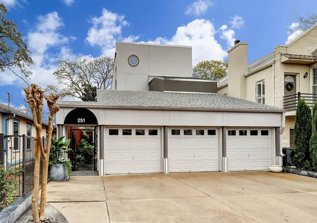 Single family home for sale at 251 Malone St, Houston, TX 77007 | MLS# 90530153