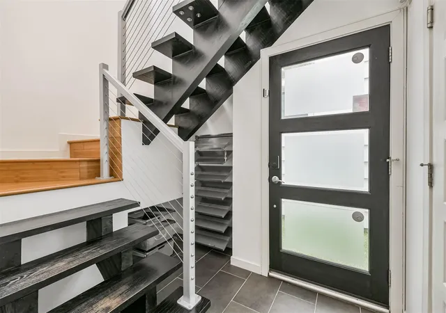 Photo 4 of Single family home for sale at 406 Pacific St, Houston, TX 77006 | MLS# 13251603 | Listing updated on 2026-08-30