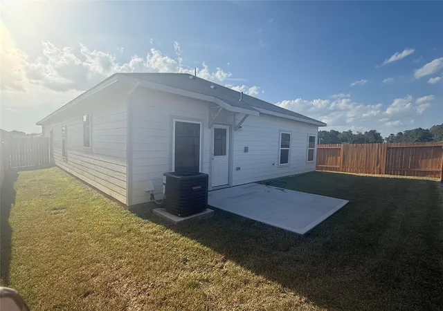 2nd image of 15874 Berry Hill Dr, Conroe, TX 77303 | MLS# 4721318