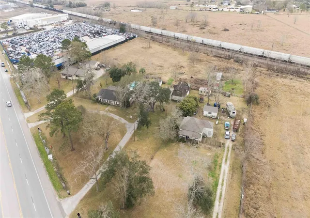 Photo 2 of Single family home for sale at 4260 E Highway 6, Alvin, TX 77511 | MLS# 46382394 | Listing updated on 2026-05-14