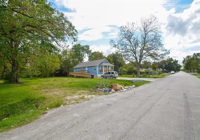 Photo 3 of Land for sale at 4602 Kress St, Houston, TX 77026 | MLS# 60934158 | Listing updated on 2025-11-07
