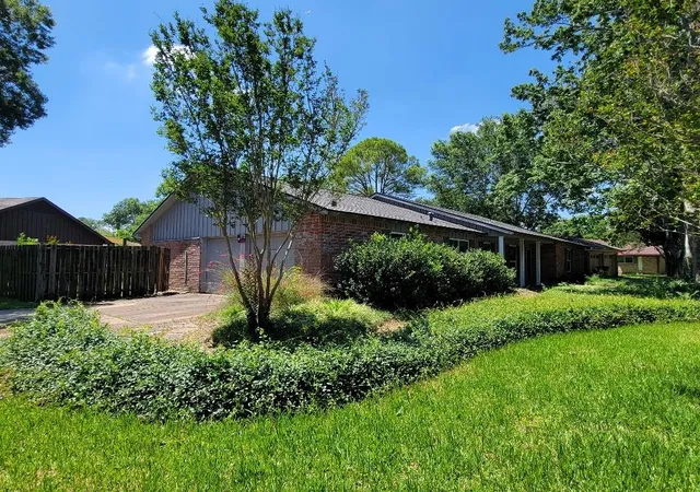 2nd image of 802 Seafoam Rd, Houston, TX 77062 | MLS# 96599827